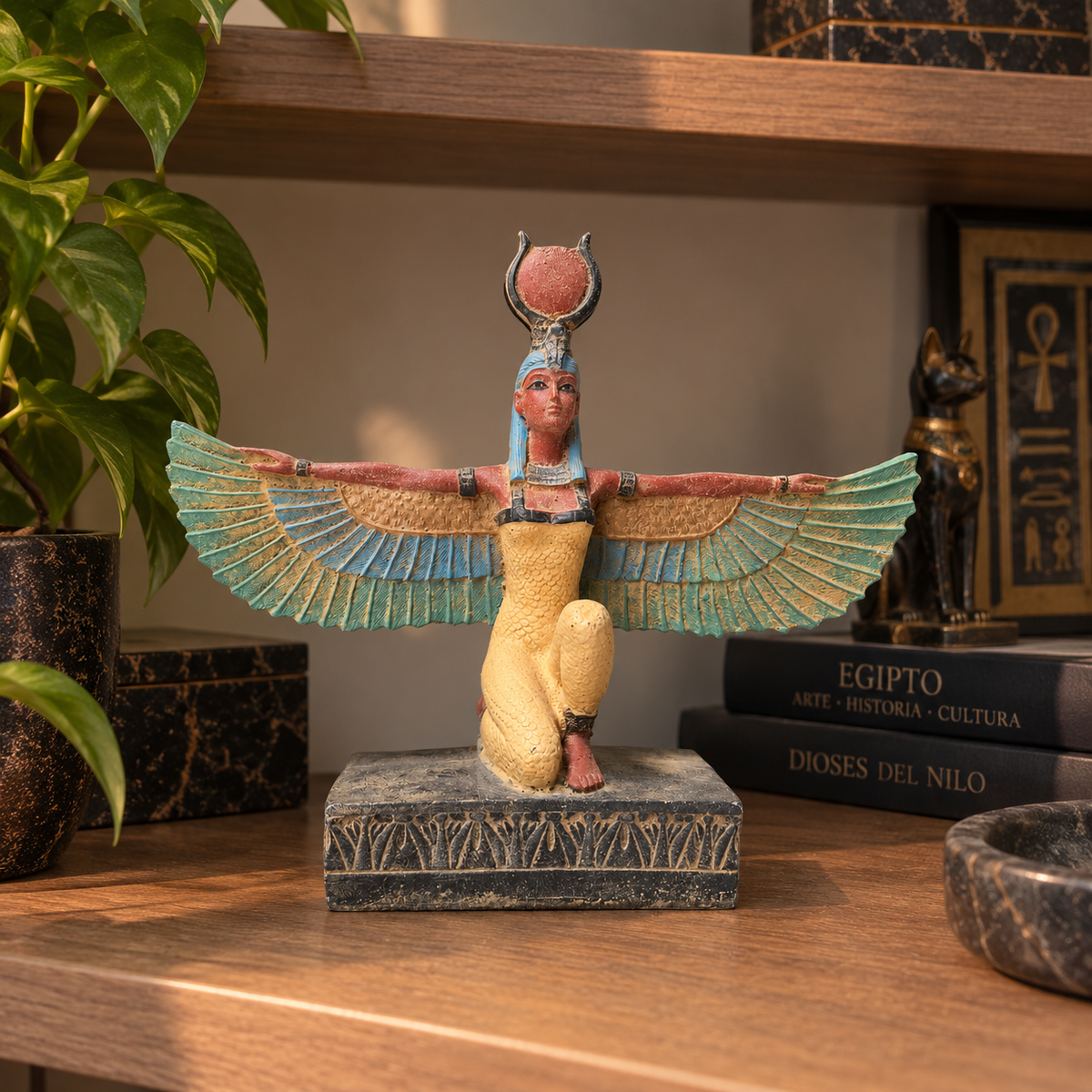 Estatua de la Diosa Isis Alada – Protección y Resurrección