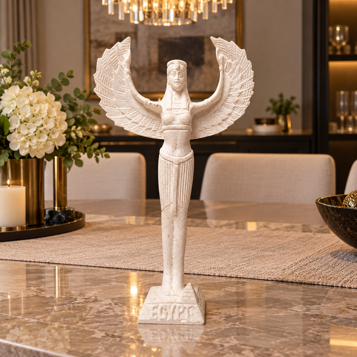 Estatua de la Diosa Isis Alada