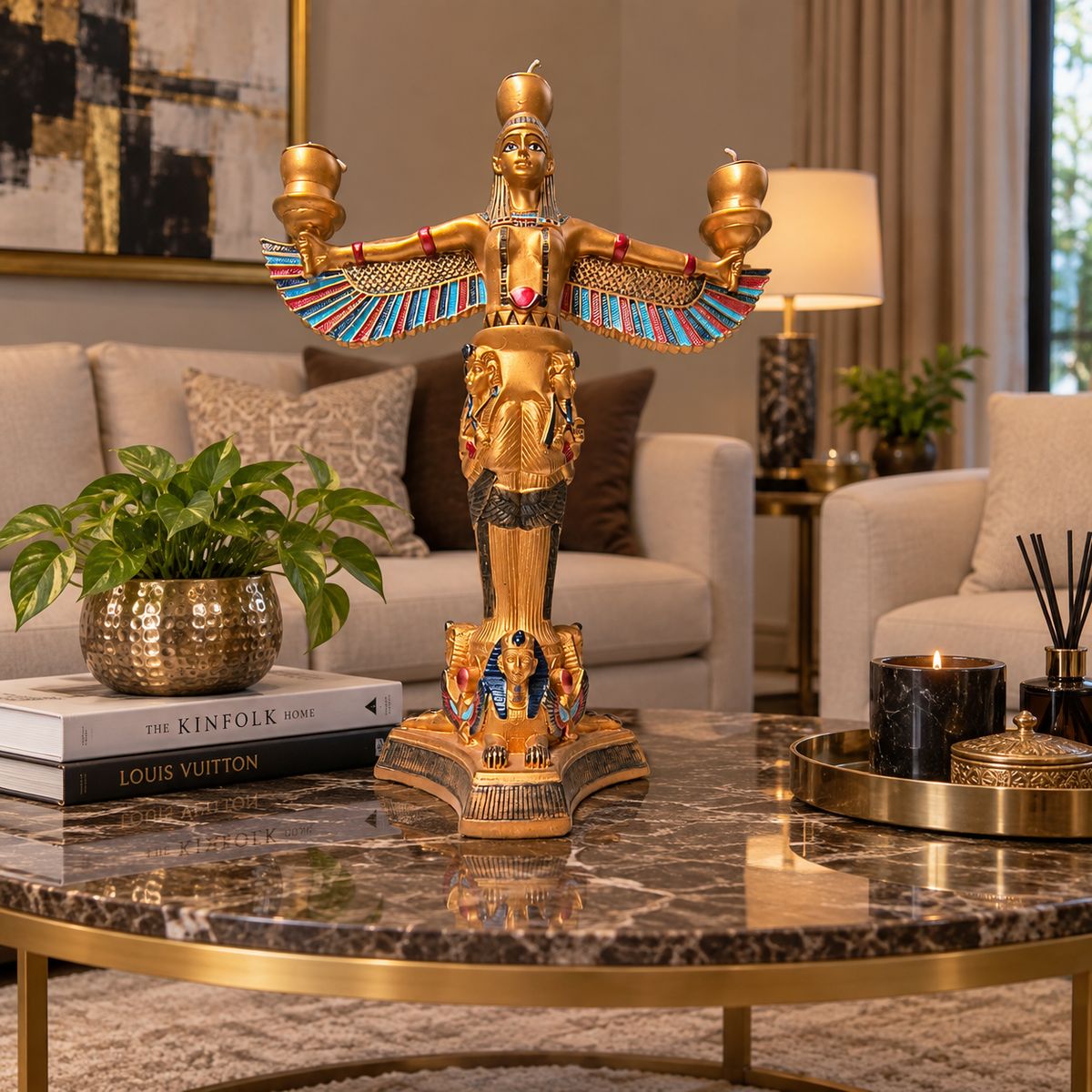 Candelabro Escultural Isis Alada – Luz y Esplendor Dorado