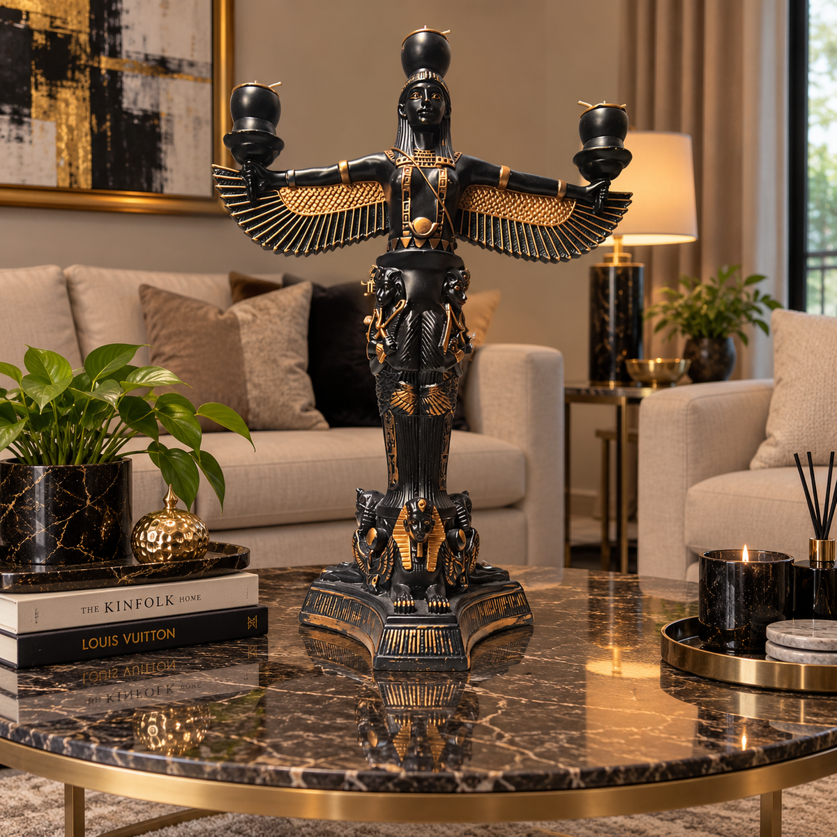 Candelabro Escultural Isis Alada – Luz y Esplendor Dorado
